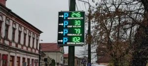 A fost finalizat sistemul de ghidaj prin LED, către parcările etajate din Centru-09