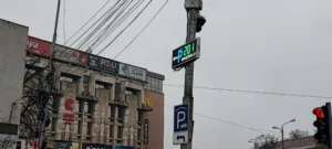 A fost finalizat sistemul de ghidaj prin LED, către parcările etajate din Centru-10
