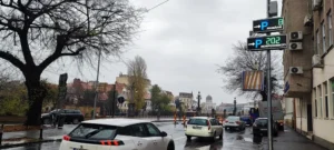 A fost finalizat sistemul de ghidaj prin LED, către parcările etajate din Centru-11