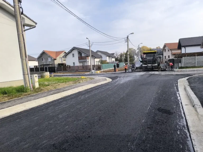 A început asfaltarea a încă trei străzi din Cartierul Tineretului