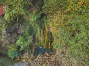 Cascada Vadu Crișului, bijuteria ascunsă din Munții Pădurea Craiului-01 Foto: Ovi D Pop