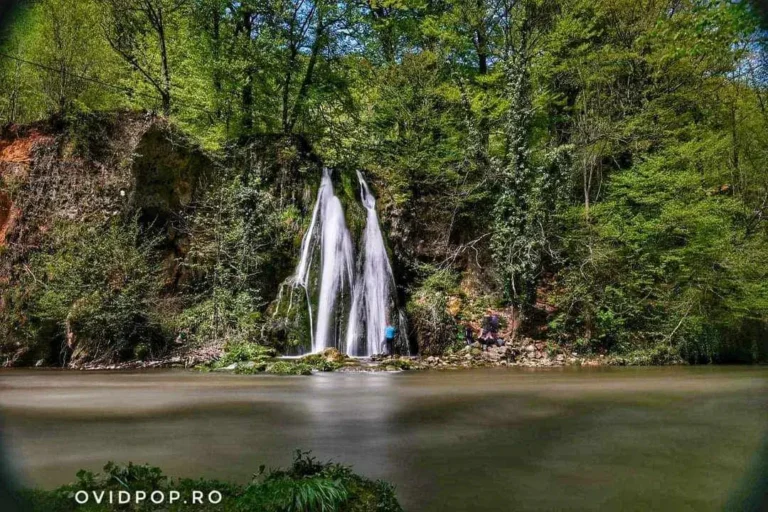 Cascada Vadu Crișului, bijuteria ascunsă din Munții Pădurea Craiului
