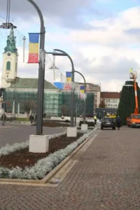 Clădirile emblematice din Oradea îmbracă straie de sărbătoare-04