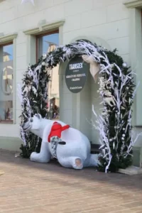 Clădirile emblematice din Oradea îmbracă straie de sărbătoare-05