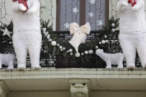 Clădirile emblematice din Oradea îmbracă straie de sărbătoare-14