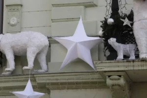 Clădirile emblematice din Oradea îmbracă straie de sărbătoare-15