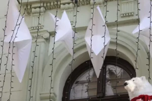 Clădirile emblematice din Oradea îmbracă straie de sărbătoare-16