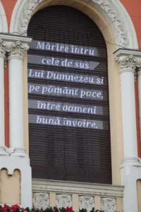 Clădirile emblematice din Oradea îmbracă straie de sărbătoare-19