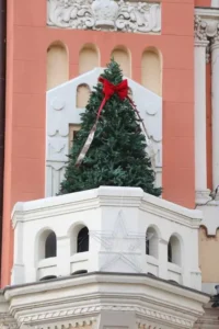 Clădirile emblematice din Oradea îmbracă straie de sărbătoare-23