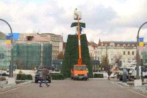 Clădirile emblematice din Oradea îmbracă straie de sărbătoare-27