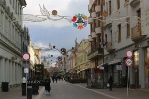 Clădirile emblematice din Oradea îmbracă straie de sărbătoare-29