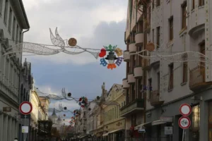 Clădirile emblematice din Oradea îmbracă straie de sărbătoare-30