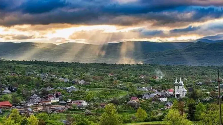 Două dintre cele mai frumoase sate din lume se află în România: foarte puțini turiști știu de existența lor, peisajele sunt superbe