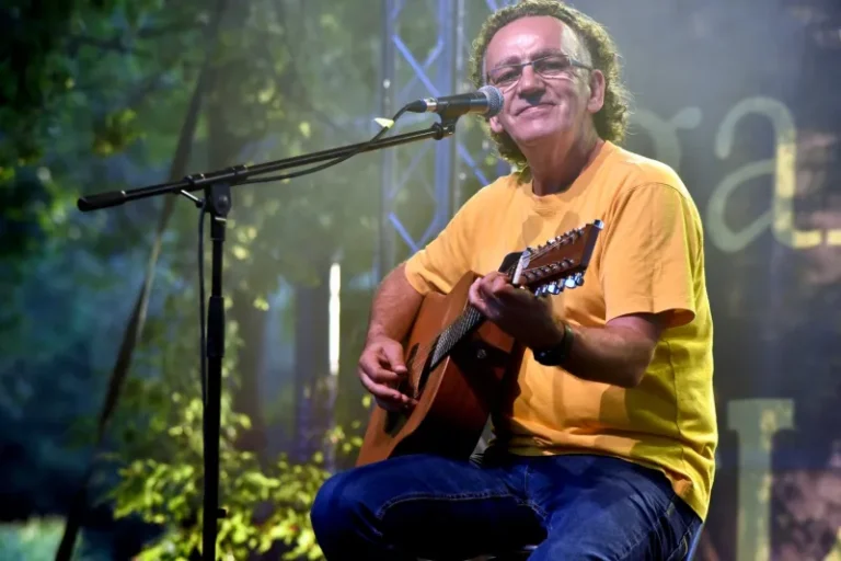 A murit Marius Bațu, unul dintre cei mai iubiți artiști de muzică folk. Deși se simțea rău, a refuzat să anuleze spectacolul