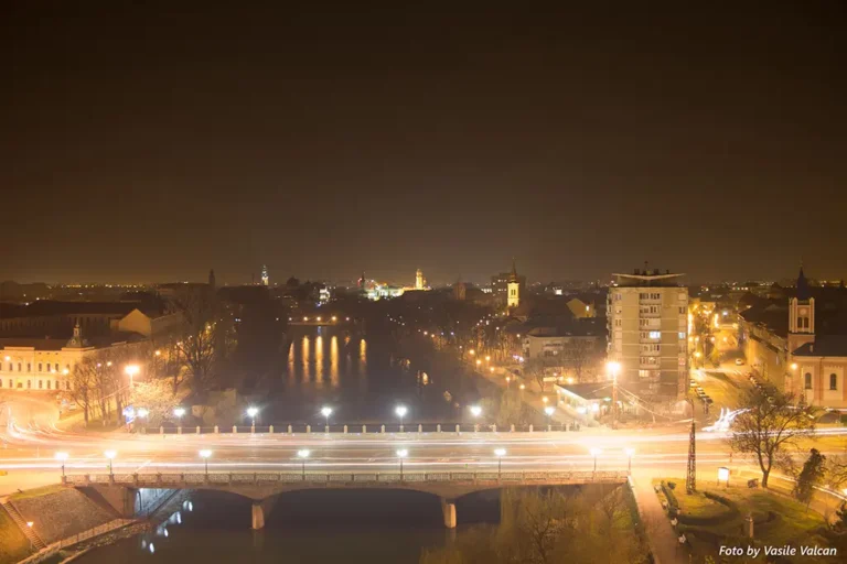 Balustradele podului Dacia vor fi spălate. Restricții temporare de circulație