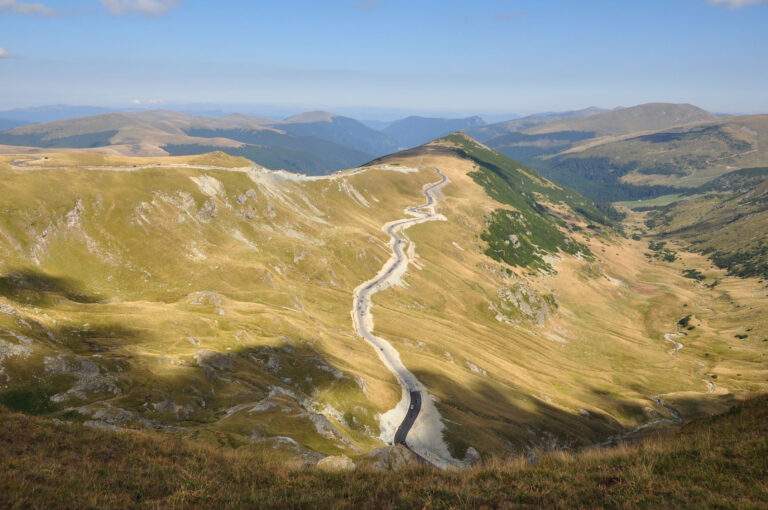 Atenție, șoferi! Circulaţia pe Transalpina, între Rânca şi Curpăt, se închide de luni