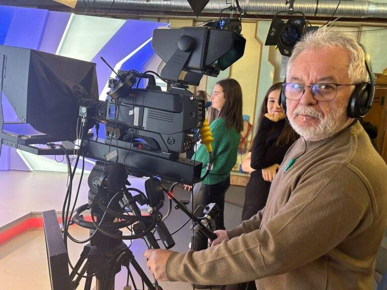 Viitorii jurnaliști ai Universității din Oradea în vizită la Radio România și TVR Cluj