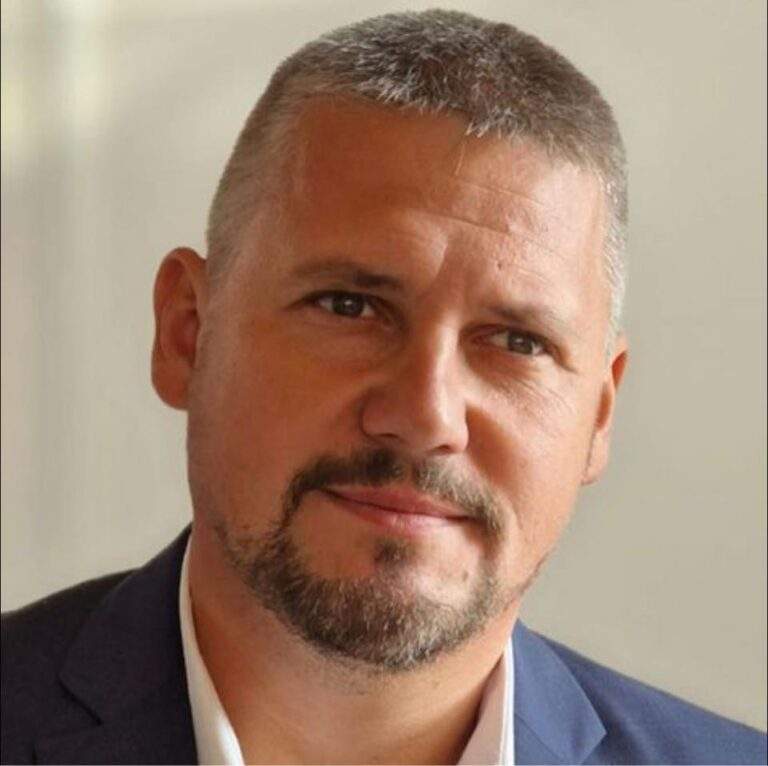 Tinerii, seniorii și firmele din HoReCa informați despre capcanele și pericolele din online și drepturile consumatorilor