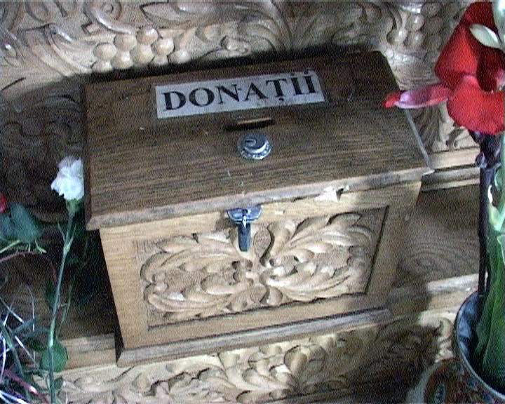 Un bărbat de 43 de ani a furat bani din biserici și dintr-o casă parohială. Prejudiciu de 31.000 de lei