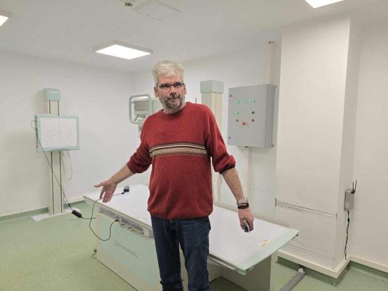 Primăria Oradea va cumpăra alte aparate de radiologie pentru telemedicină, în locul celor nefuncționale, și cere daune furnizorului