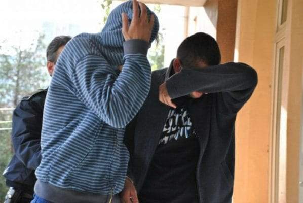Trei tineri care ar fi furat țigări și bani dintr-un magazin din Ștei au fost reținuți de polițiști