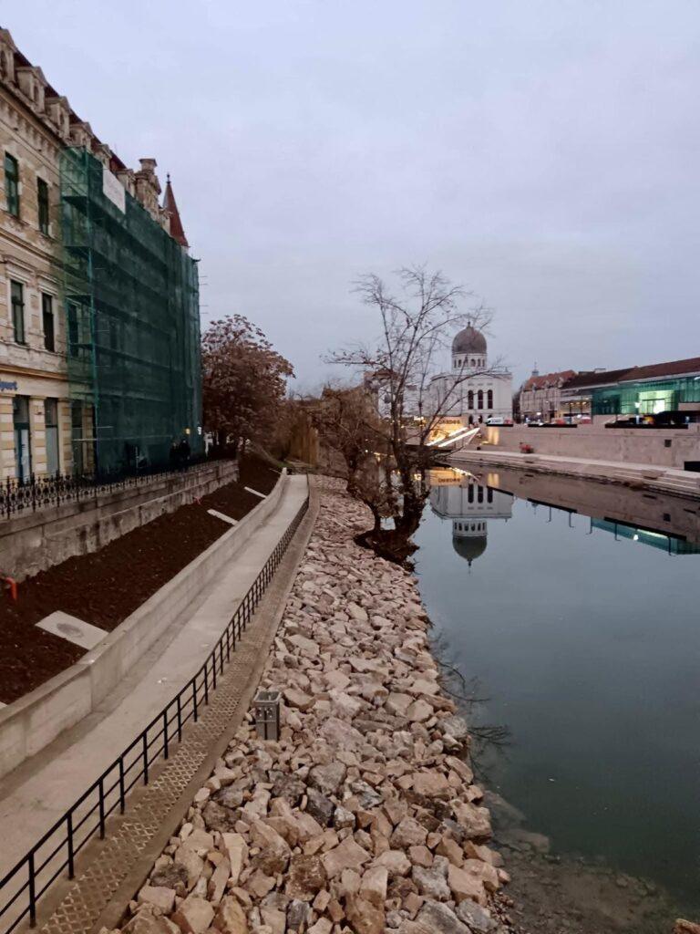 Scară de pești cu ferestre de observație și promenadă, pe malul Crișului Repede