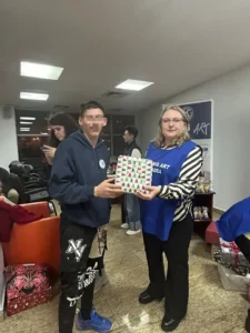 Cadoul din cutia de pantofi. Peste 80 de copii au primit daruri-01