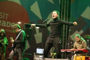 Faptele bune sunt răsplătite cu muzică bună în „Orașul Faptelor Bune”-06