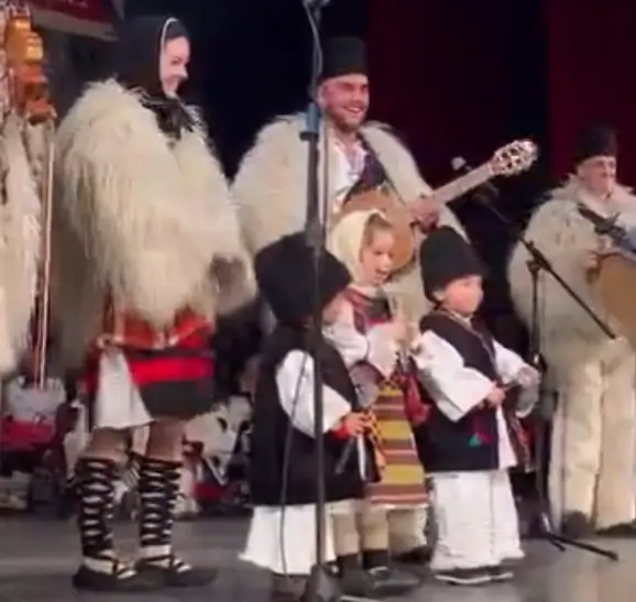 Folclorul și tradițiile românești, insuflate copiilor de mici