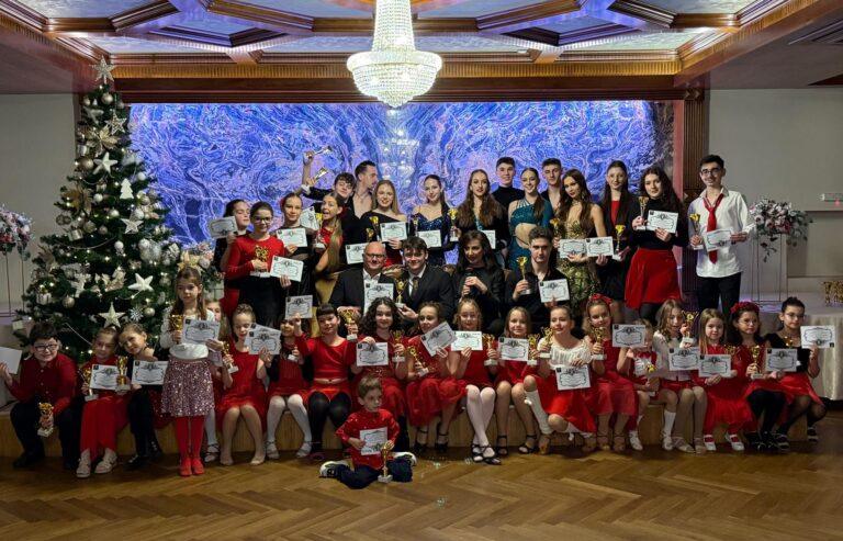 Stephany Dance Academy – spectacol de Crăciun și sprijin pentru o familie nevoiașă, cu opt copii
