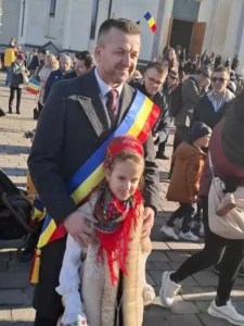 Mii de orădeni au participat la festivitățile dedicate Zilei Naționale a României-001