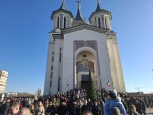 Mii de orădeni au participat la festivitățile dedicate Zilei Naționale a României-008