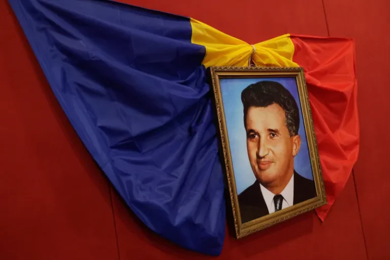 De ce discursul comunist mai are succes la mulți tineri? Profesor de psihologie socială: „Cu cât ai mai multe opțiuni, cu atât alegerea este mai grea și te simți mai nesigur”