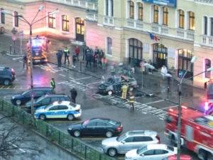 Un taxi a luat foc în fața Gării din Oradea-04 Foto: Ovi D. Pop
