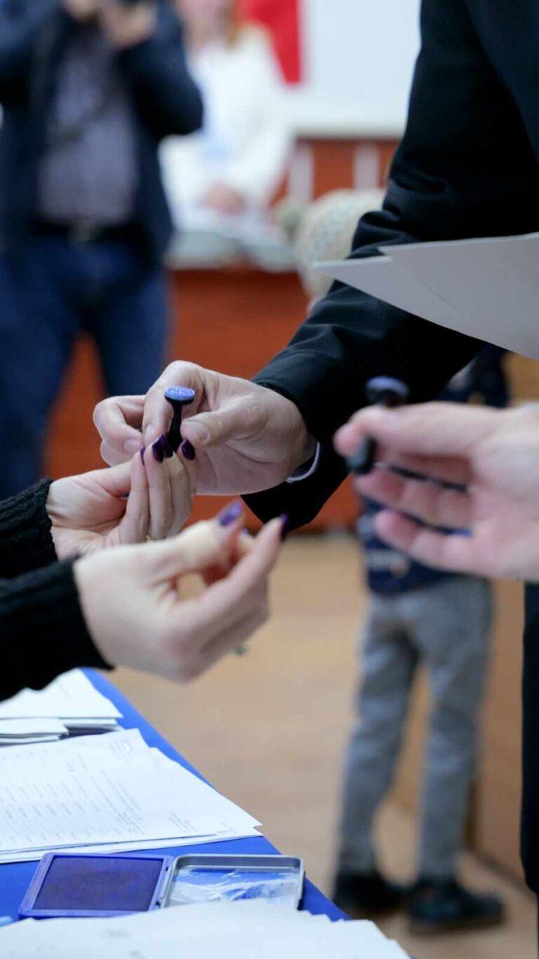 Cine îi va reprezenta pe bihoreni în Parlament și cum se împart mandatele?