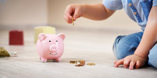 Alocațiile pentru copii vor crește cu 10,4% de la 1 ianuarie 2025. La cât vor ajunge?
