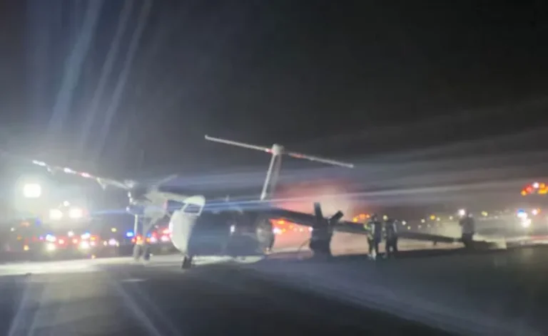 Tragic: ziua și avionul prăbușit. Un avion de pasageri a luat foc în Canada după o problemă la aterizare: „Avionul s-a zguduit destul de mult și am început să vedem foc”