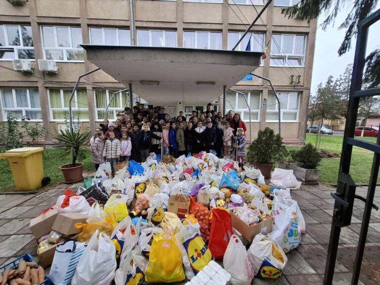 Elevii Școlii Gimnaziale „Nicolae Bălcescu” din Oradea au donat 1.000 de kg de legume și fructe pentru cei aflați în nevoie