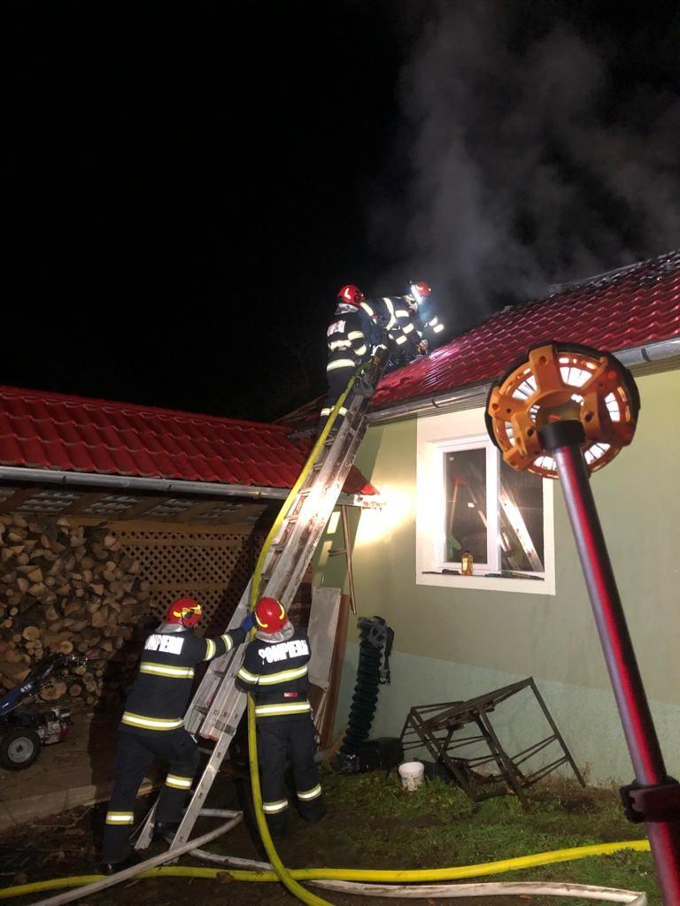 Incendii provocate de coșurile de fum, la trei locuințe din Bihor