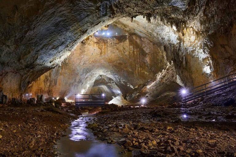 Destinație de vacanță: Peștera Meziad – monument al naturii și tezaur speologic al Munților Apuseni