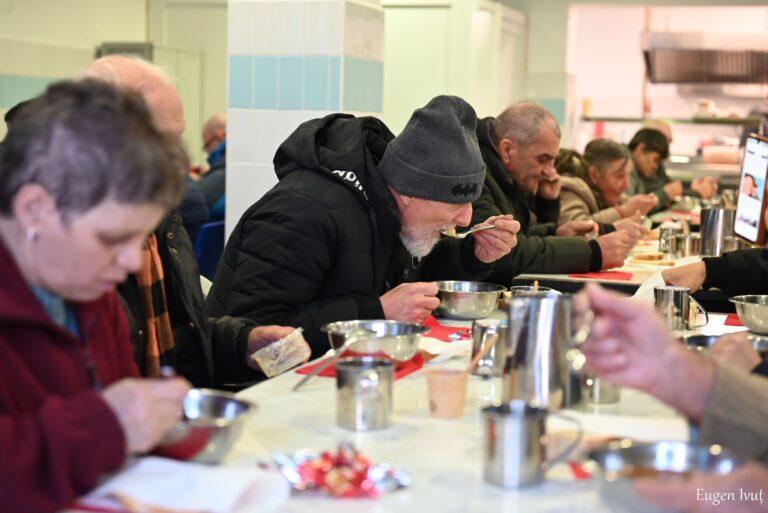 Asociaţia Caritas Eparhial Oradea a cules roadele Campaniei „Ia şi tu Cutia de Crăciun”. Sprijin pentru persoanele vulnerabile din comunitate