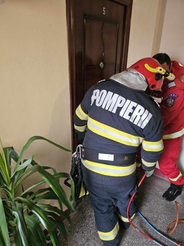 O fetiță a fost salvată în Marghita, după ce s-a blocat în apartament
