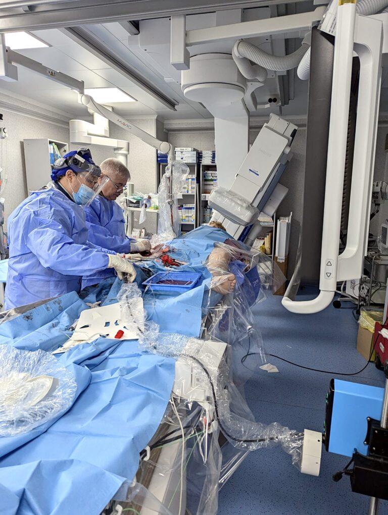 Premieră națională în cardiologia intervențională din Oradea. Un bărbat de 46 de ani, cu trombembolism pulmonar, a fost salvat