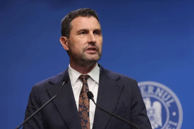 Ministrul Finanțelor a prezentat proiectul de buget. Ce ministere primesc mai mulți bani și unde se fac tăieri / „România va avea un buget cumpătat, prin care punem statul la dietă”