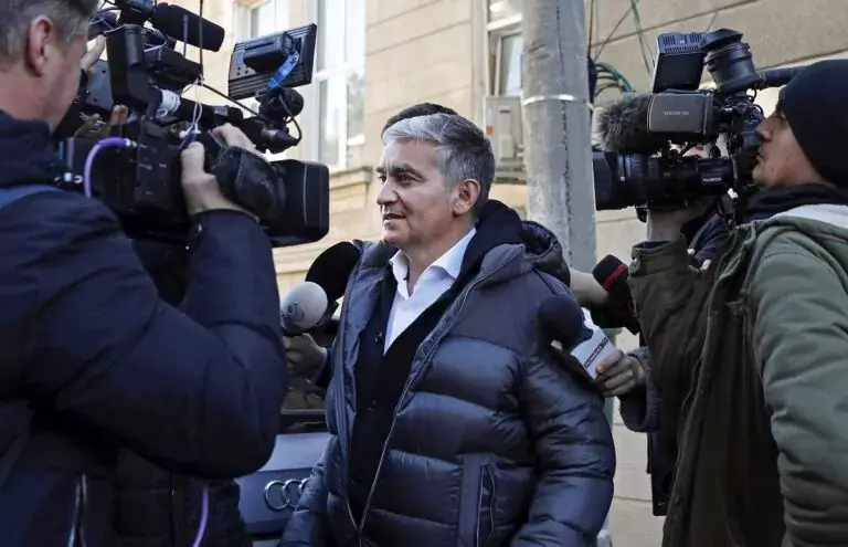 Bolojan: Primarul din Sinaia este cercetat penal, este membru PNL, în momentul în care este trimis în judecată, dacă va fi trimis, se suspendă automat din calitatea de membru al PNL
