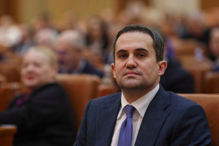 Reduceri de personal și la Camera Deputaților. După Bolojan, și șeful PSD al Camerei anunță că va reduce peste 200 de posturi: „Voi spune concret ce tai, de unde tai și cât tai”