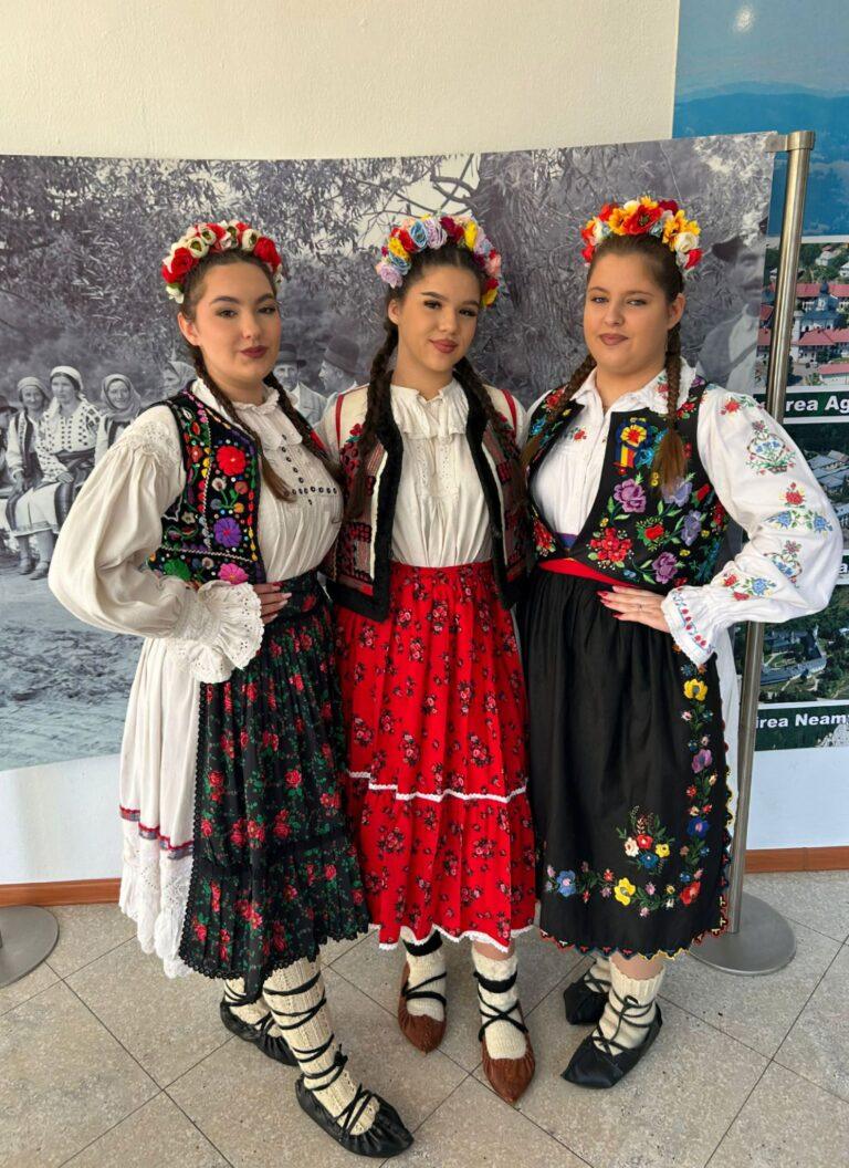 Tinere talente bihorene. Patru eleve din Bihor, pe podium la Concursul Național „Emanuel Elenescu” din Piața Neamț