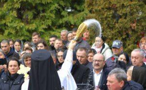 manastire sfintire apa