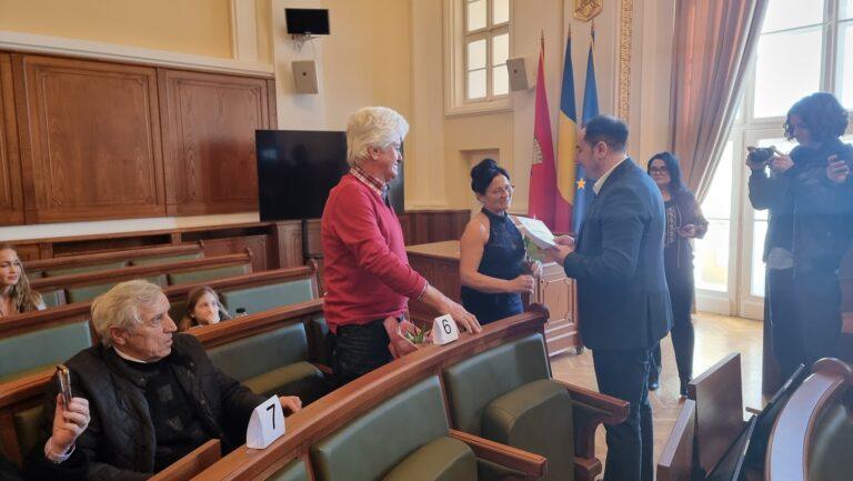 28 de cupluri, care au sărbătorit Nunta de Aur, felicitate de viceprimarul Teofil Filimon