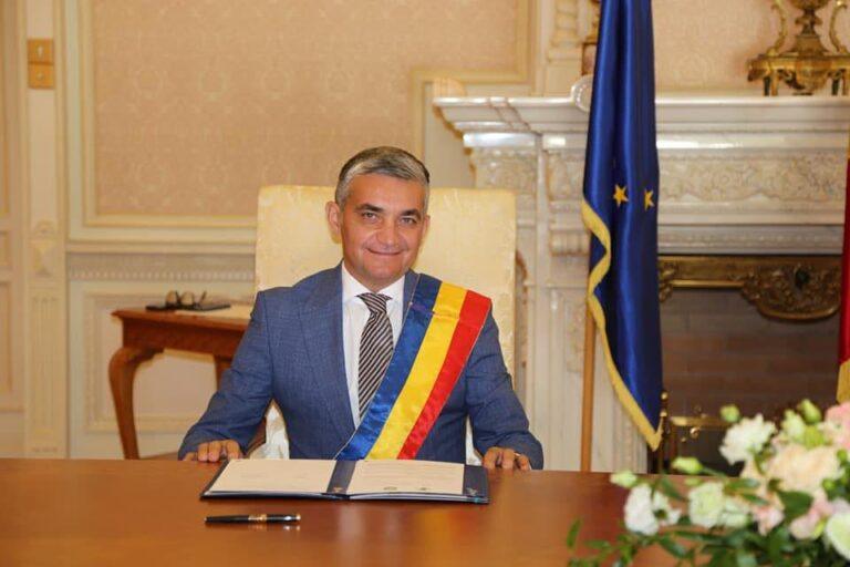 Primarul din Sinaia, Vlad Oprea, vizat de DNA pentru luare de mită și trafic de influență. Ancheta, după investigația Recorder „Cartelul din Carpați”